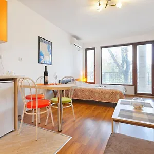 studio-larina.primorskohotels.com/